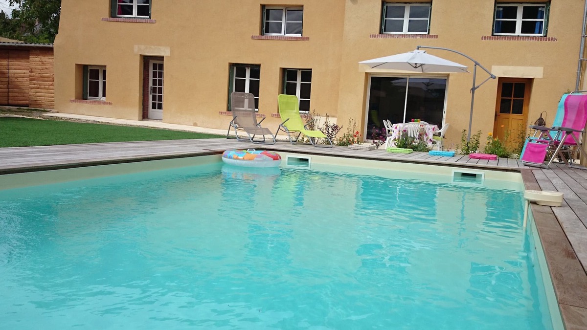 Crezancy-en-Sancerre House | house in the vineyards, 6/8 people, private heated swimming pool wifi, linen