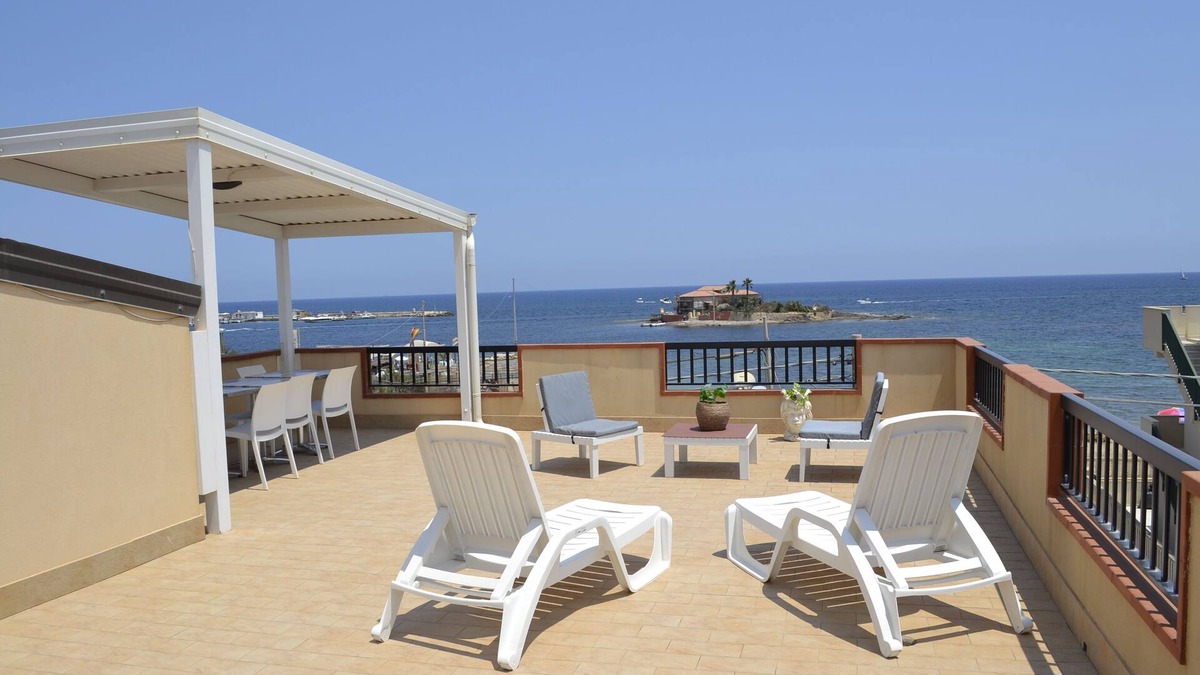 Marzamemi Apartment | house in the center of marzamemi facing the sea