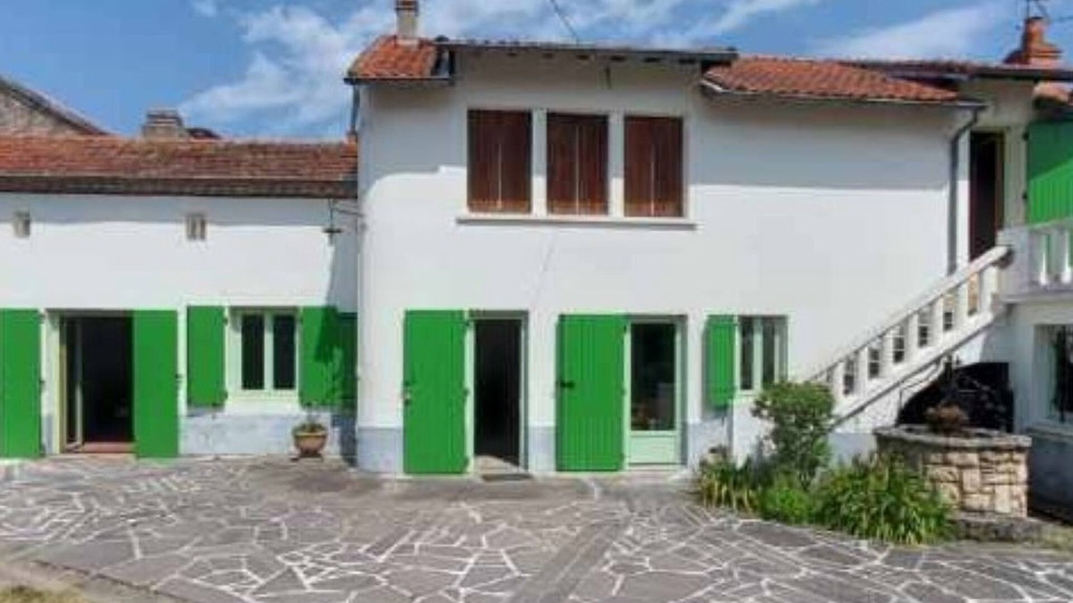 Aubiat House | House in the country