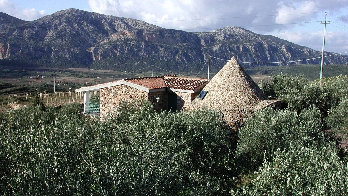 Dorgali Apartment | House in the Countryside surrounded by greenery at the foot of the supramonte