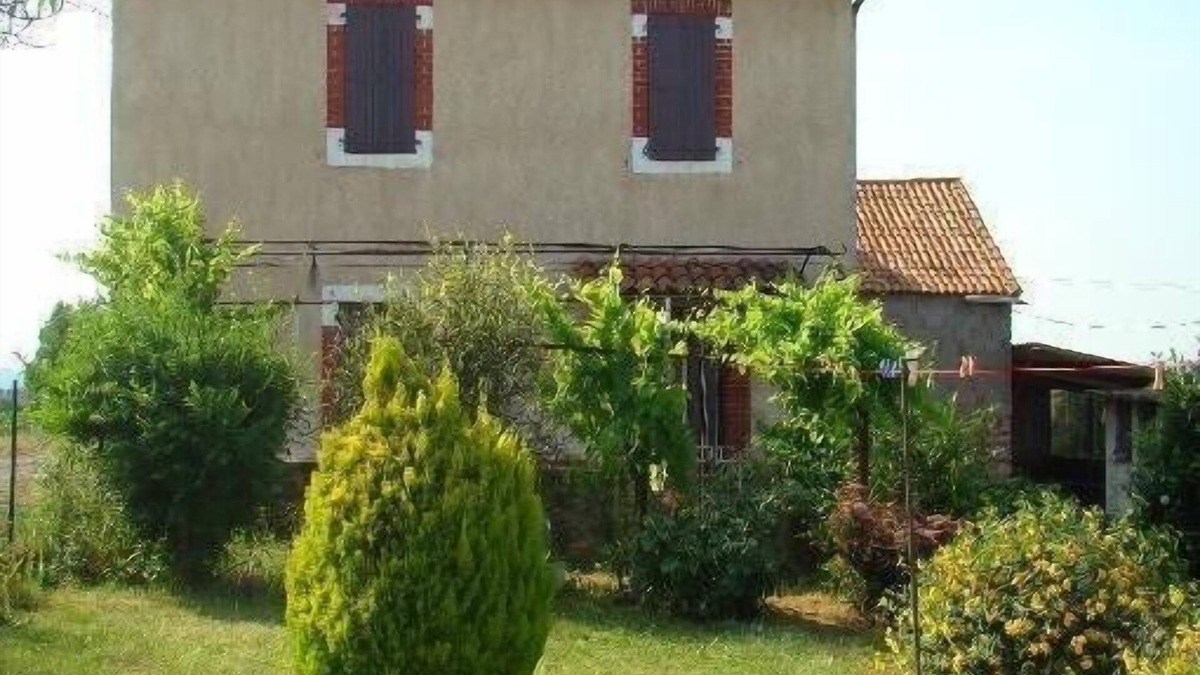 Carmaux House | House in the countryside near a lake