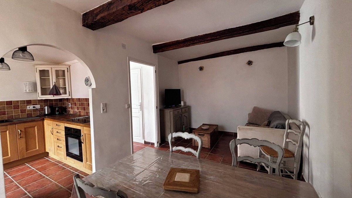 Guillaumes House | House in the heart of the village! Close to all shops and activities!