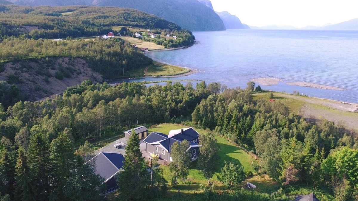 Lyngen House | House in the heart of the Lyngen Alps with best view