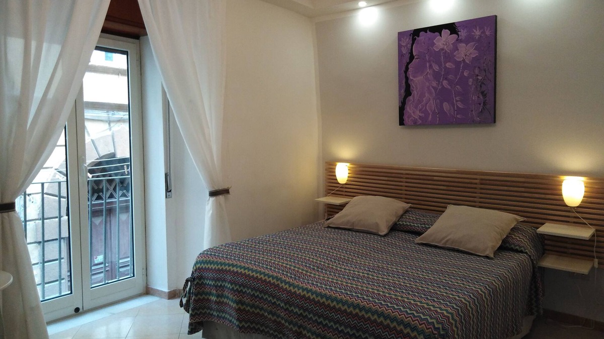 Quartieri Spagnoli Apartment | HOUSE IN THE HEART OF NAPLES