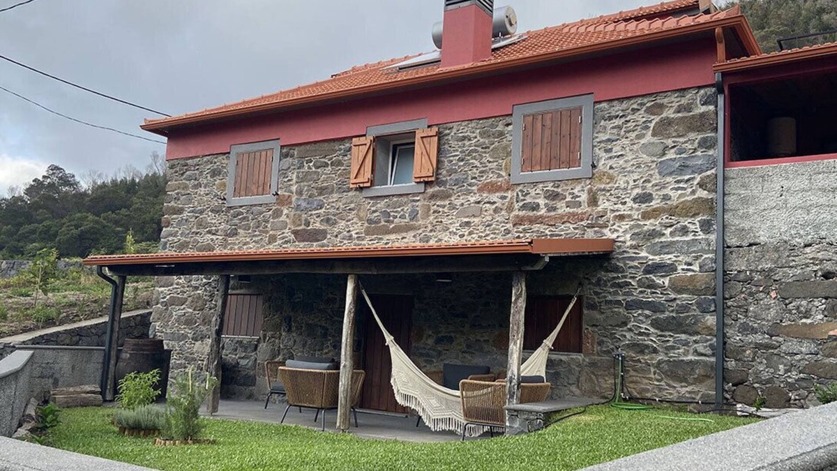 Sao Vicente House | House in the Mountains With Garden