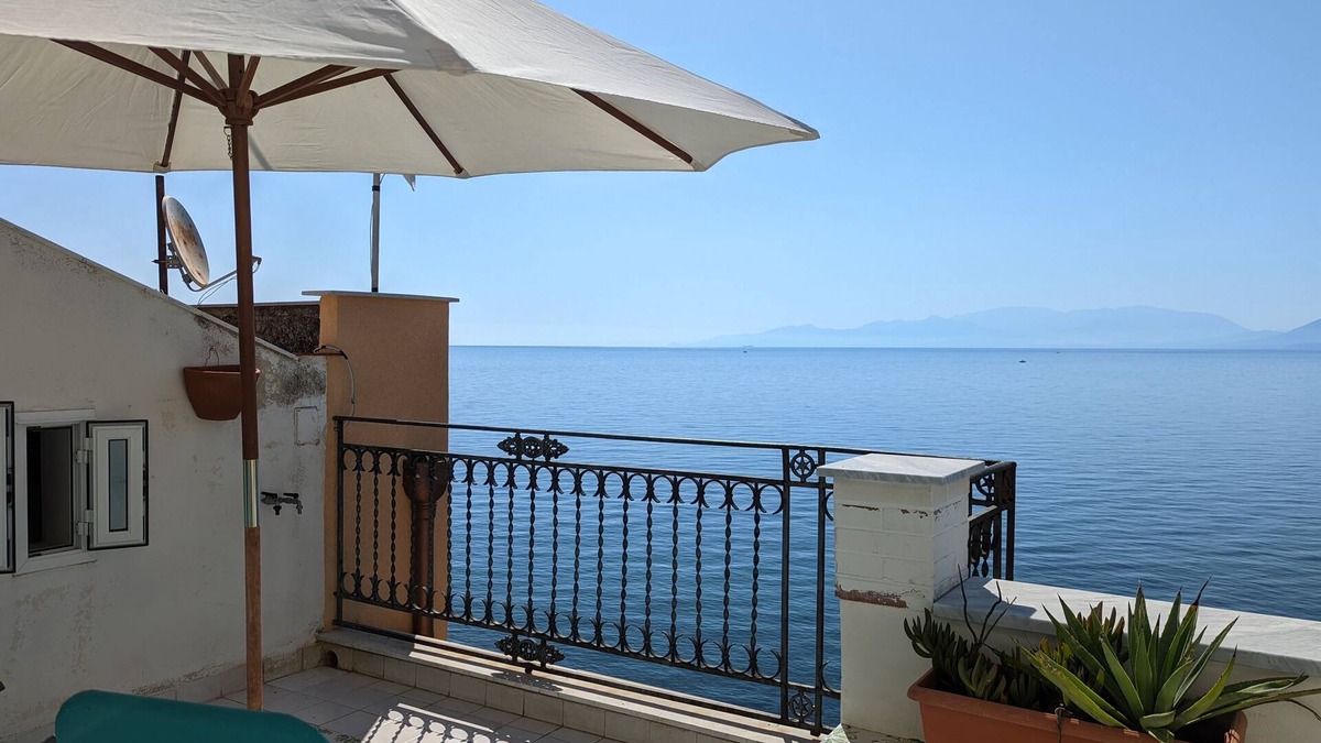Porticello Apartment | House in the seaside village of Santa Nicolicchia