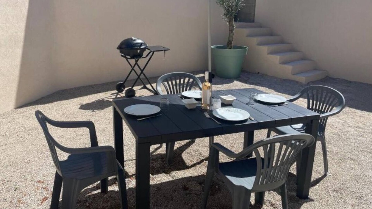 Miramas House | House in the south of France, close to the Alpilles and the region's most beautiful beaches.