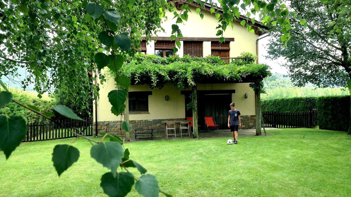 Joanetes Cottage | House in the Vall d'en Bas, near bike lane-free swimming pools. Fantastic views.