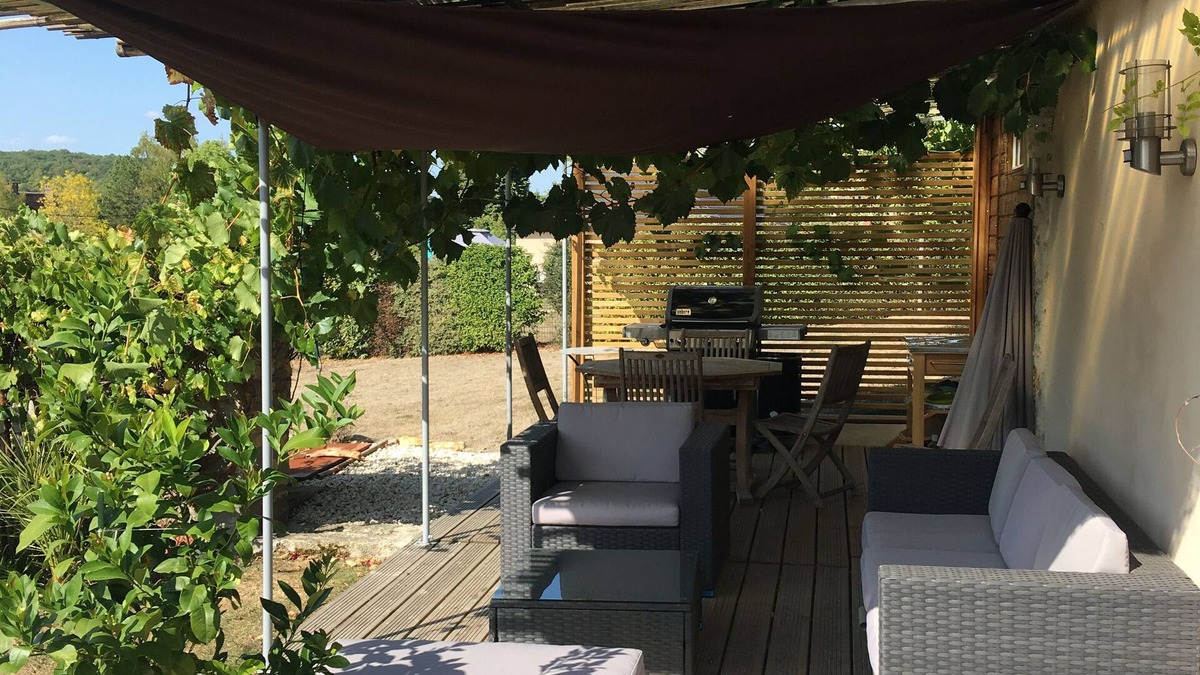 Varzy House | House in the village center with heated pool and large glass roof