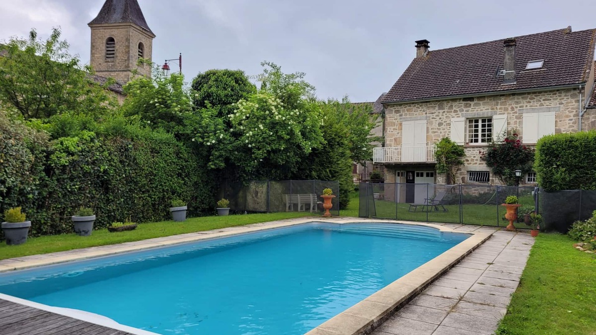Comiac House | House in the village of Comiac with private, secure, heated swimming pool