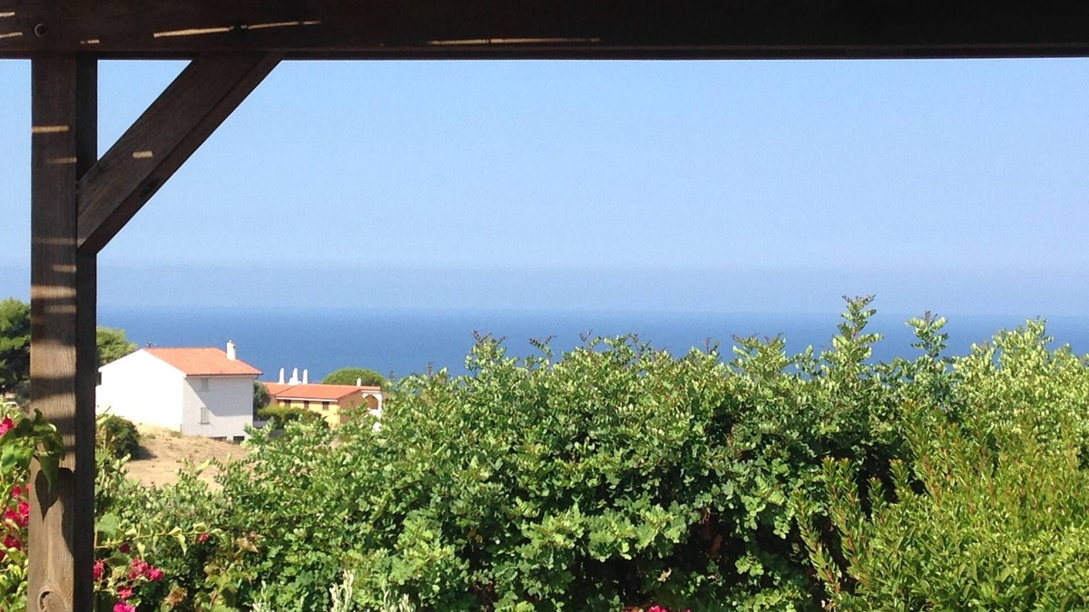 Magomadas Apartment | House in the vineyard with sea view (2)