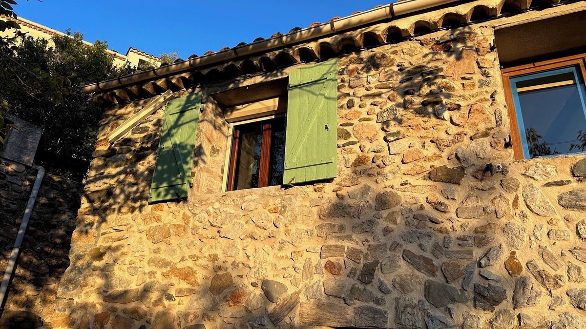 Vailhan House | House in typical inland village near the Olivettes dam
