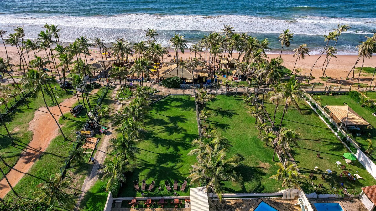 Vilas do Atlantico House | House in Vilas do Atlântico on the seafront with six air-conditioned suites