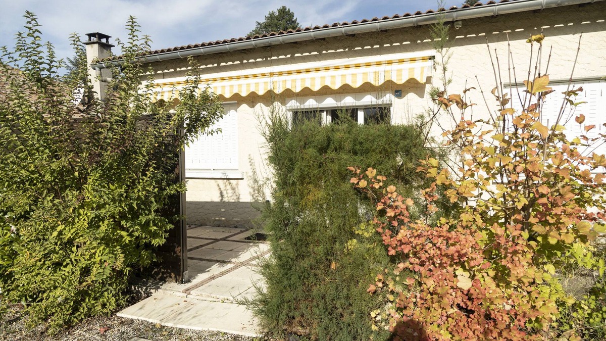 Jaujac House | House in village with character