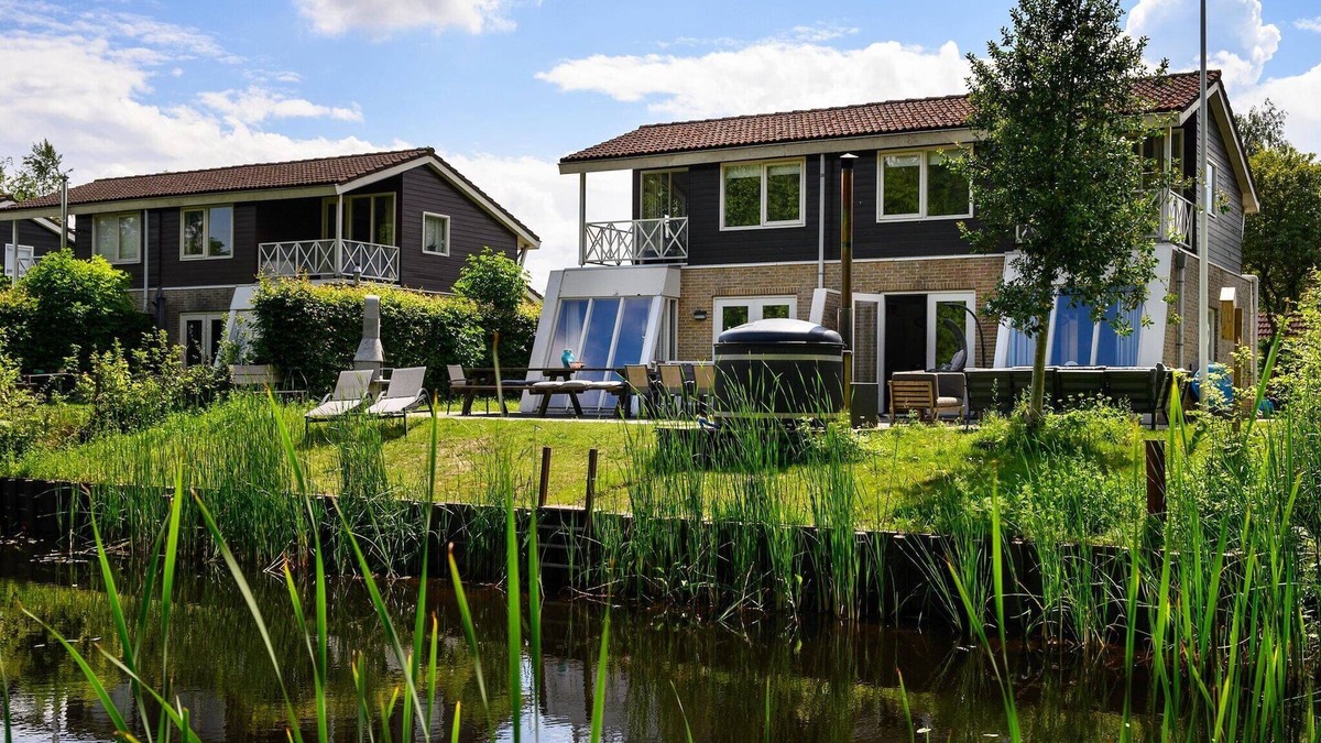 Vlagtwedde House | House in Vlagtwedde with Sauna and Hot Tub