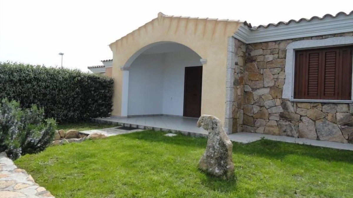 Baia Sant'Anna House | House in wonderful environment closed to the sea (IUN code R1324)