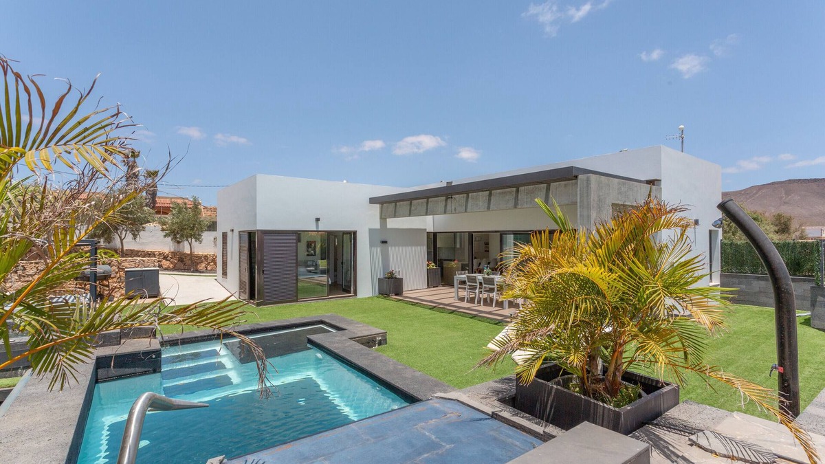 Triquivijate House | House 'Laian Branded Residensed' with Private Pool and Air Conditioning