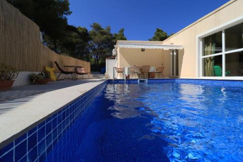 Rukavac Villa | House Leta Cozy Hideaway with Pool