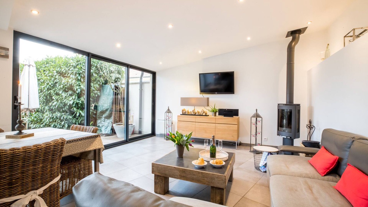 Beaune House | House-loft 200m from downtown with garden and free parking