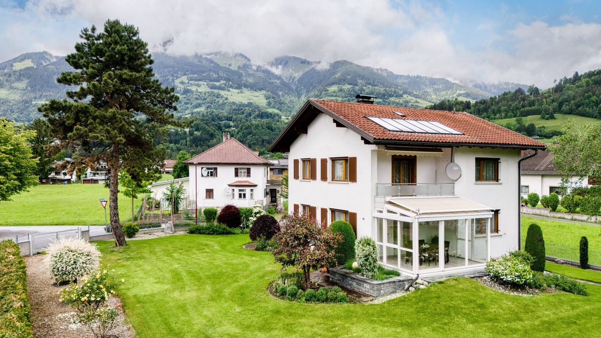 Ludesch Ski Chalet | House Mountain View
