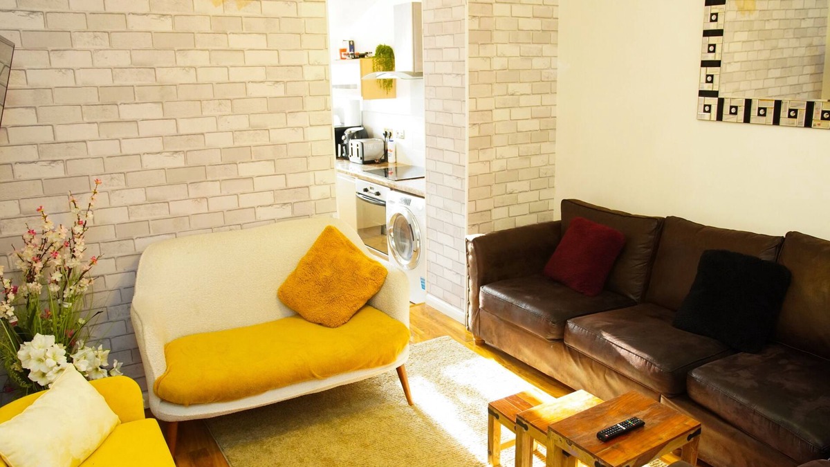 Adamsdown House | House near Cardiff City Centre