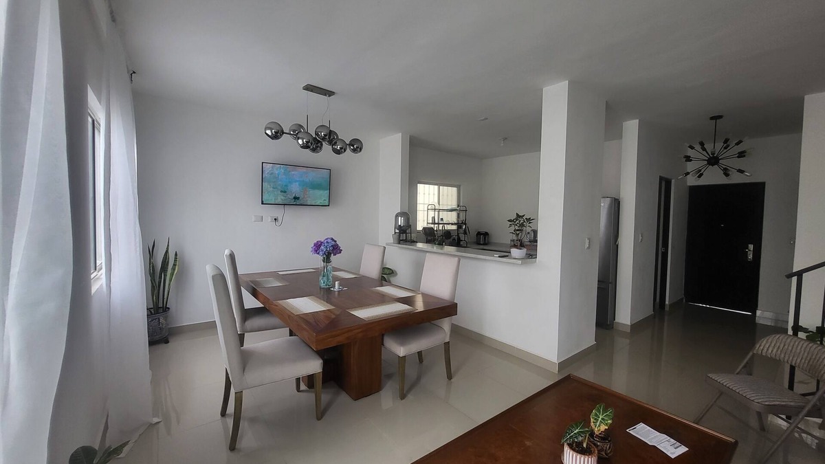Apodaca House | House near the airport