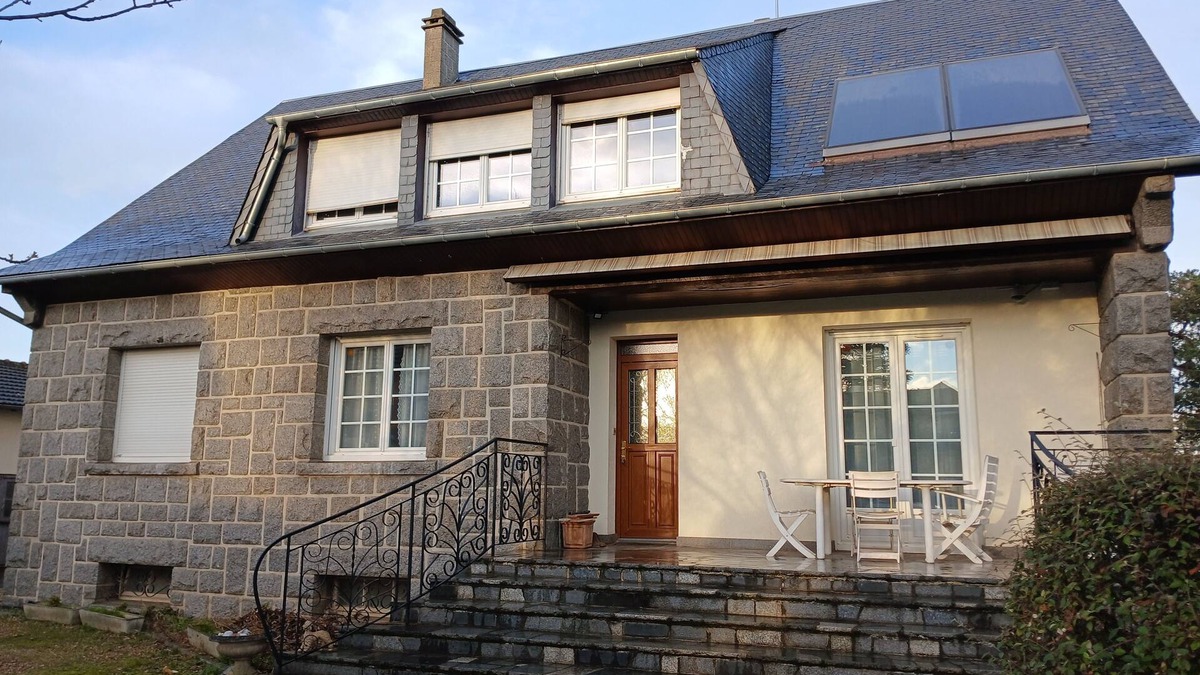 Rosny-sur-Seine House | House near the station