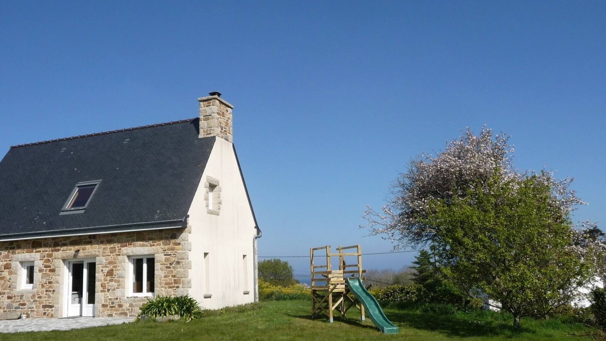 Plougrescant Cottage | House near the sea large living room 4 real bedrooms
