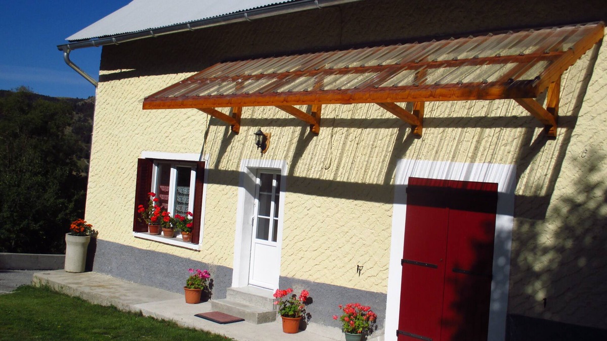 Saint-Etienne-en-Devoluy House | House near the ski slopes, 4 people, fully equipped