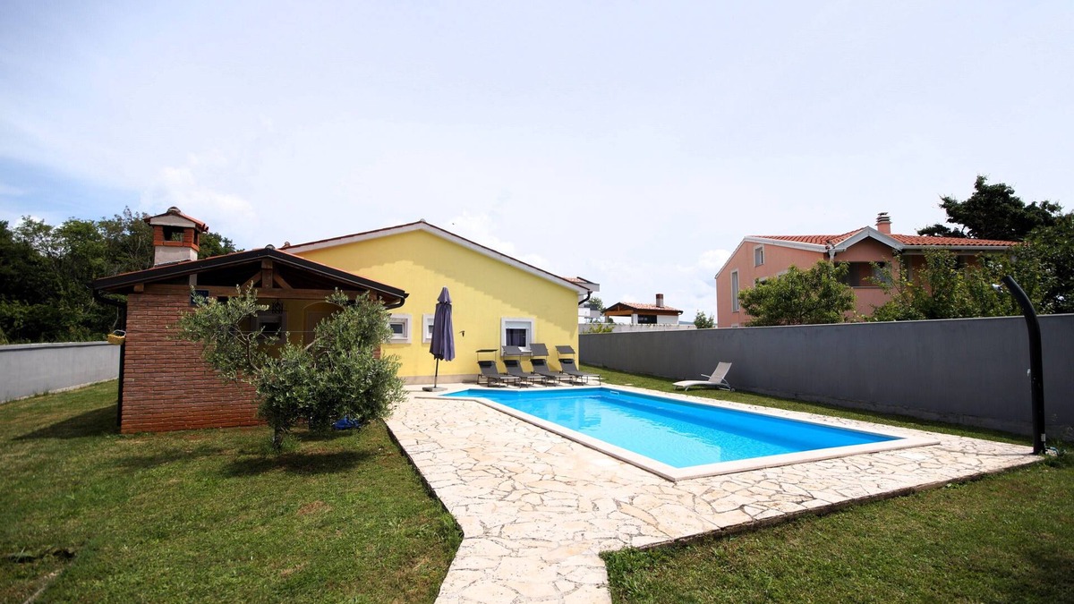 Rebici House | House Nensi with private pool and fenced yard