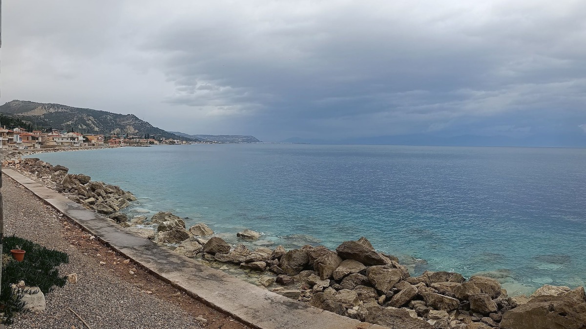 Evrostina House | House next to the sea water