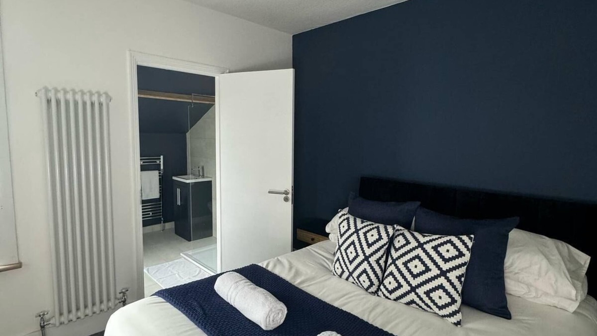Watford House | House next to the Station