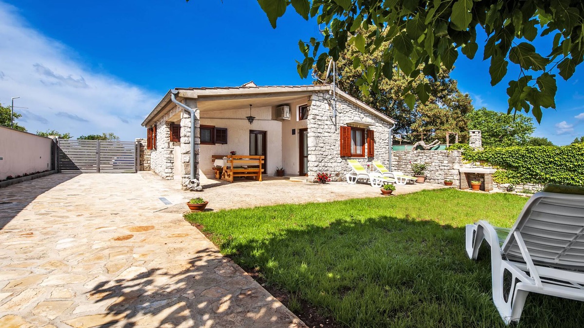 Krmed House | House Nino, relaxing house with garden