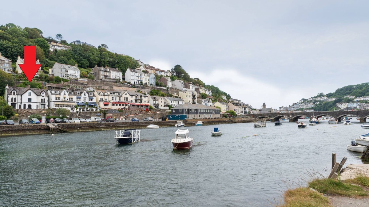 Looe House | House nr Beach with Superb View and access to Pool