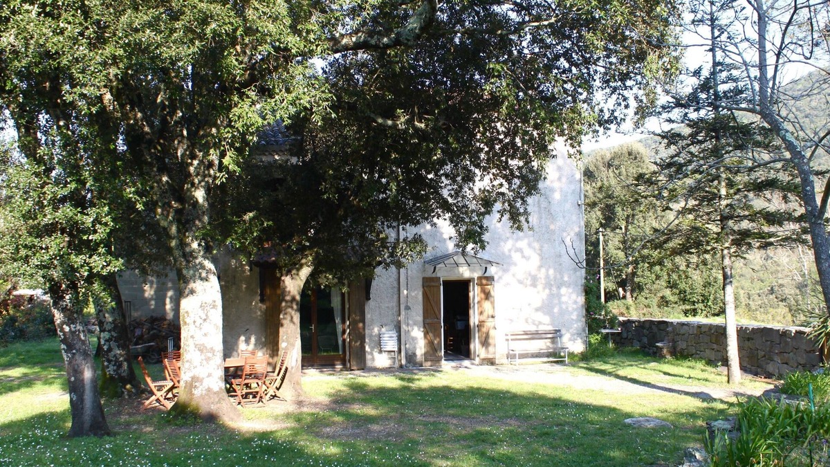 Isolaccio-di-Fiumorbo House | House of character in garden near sea and river