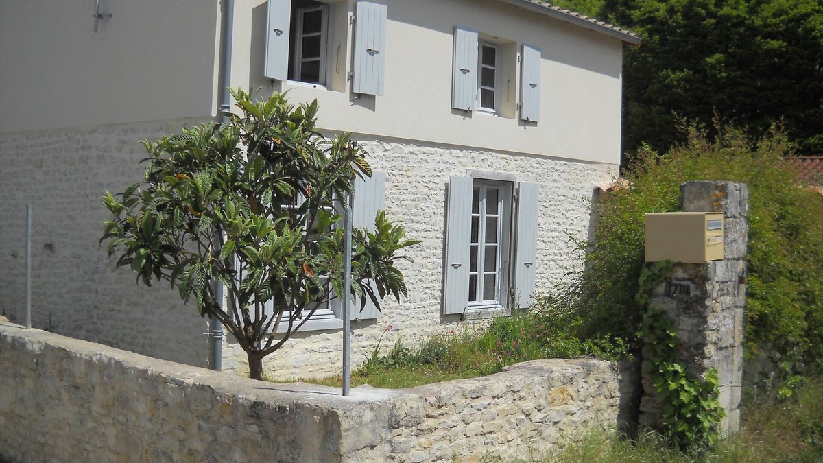 Nieul-sur-Mer House | house of characters.