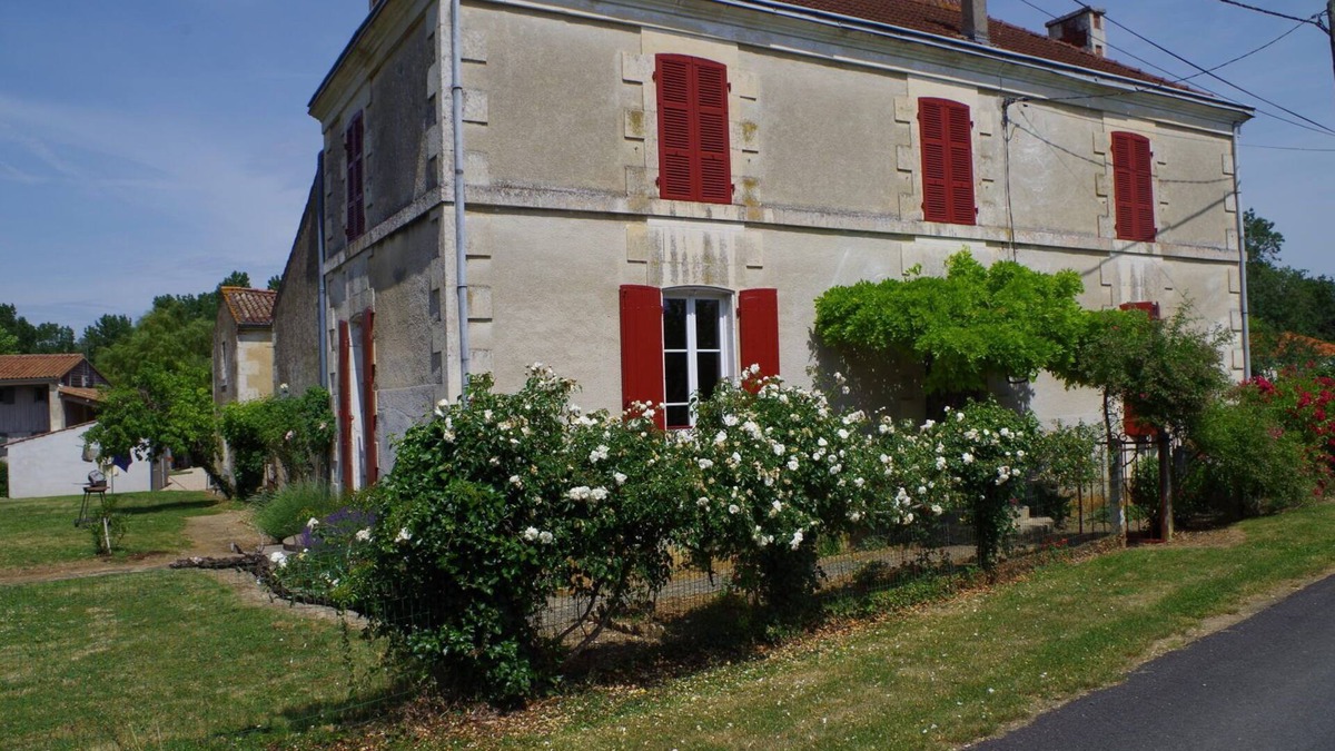 Benet House | HOUSE OF CHARACTER IN THE HEART OF Marais Poitevin