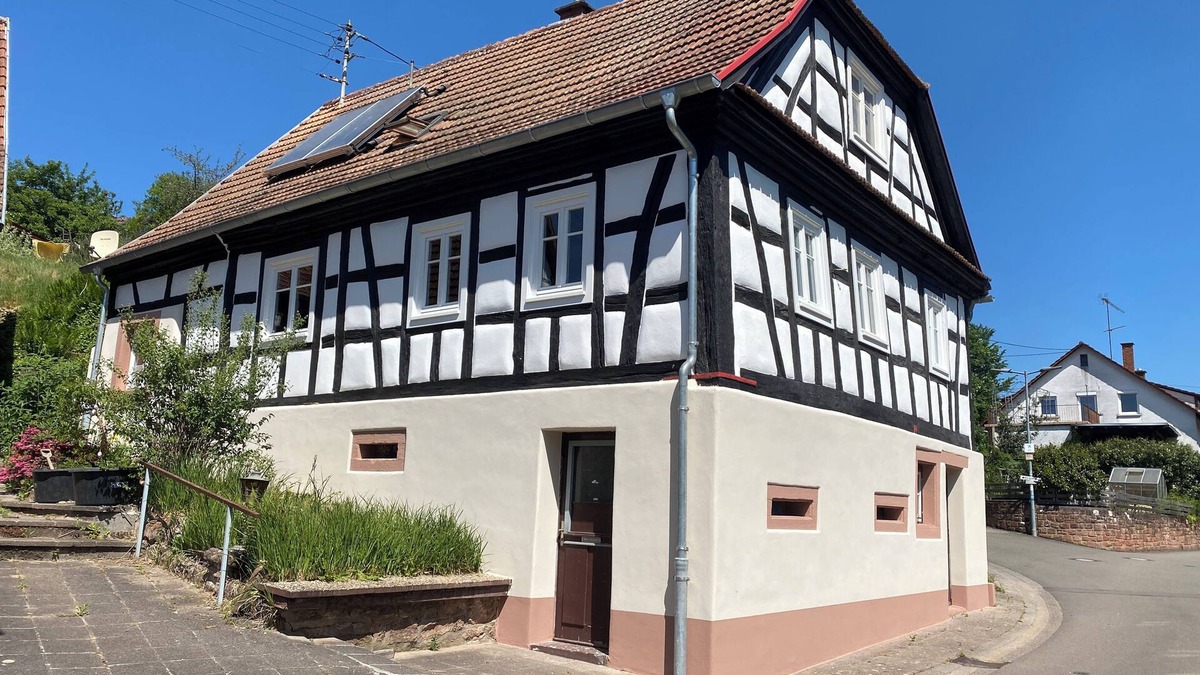 Erlenbach bei Dahn House | House of comfort; biologically renovated half-timbered building with a modern ambience