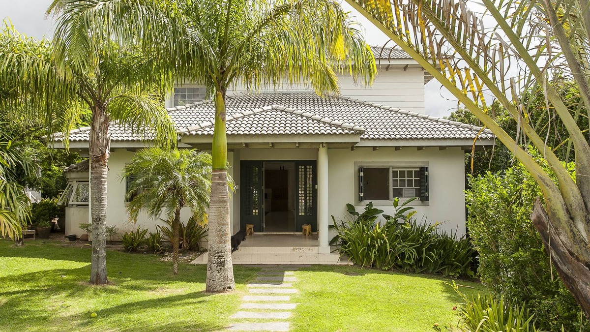 Porto da Lagoa House | House of Dreams in Florianóplois with maid
