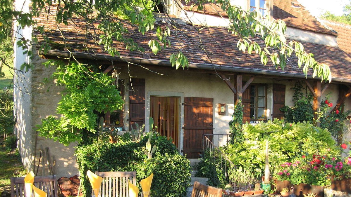 Sassangy House | HOUSE OF EXCEPTION IN BURGUNDY / HEATED POOL