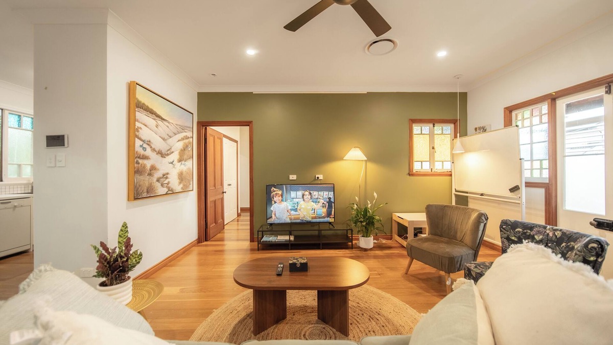 Annerley House | House of Fairy Wren - Fully renovated charming Queenslander! 10 Mins to BNE CBD!