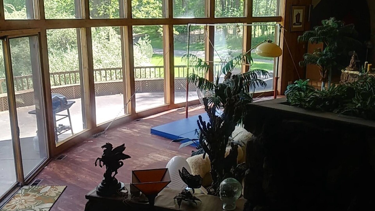 Lansing Bed & Breakfast | HOUSE OF FUTURE MASTER BEDROOM LANSING