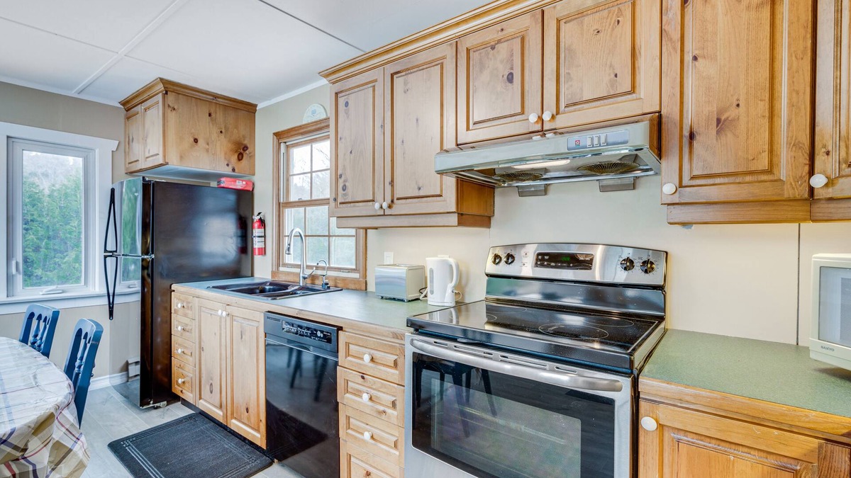 Virginia Cottage | House of happiness!nCozy Waterfront cottage.nSummer & winter lake activities!n