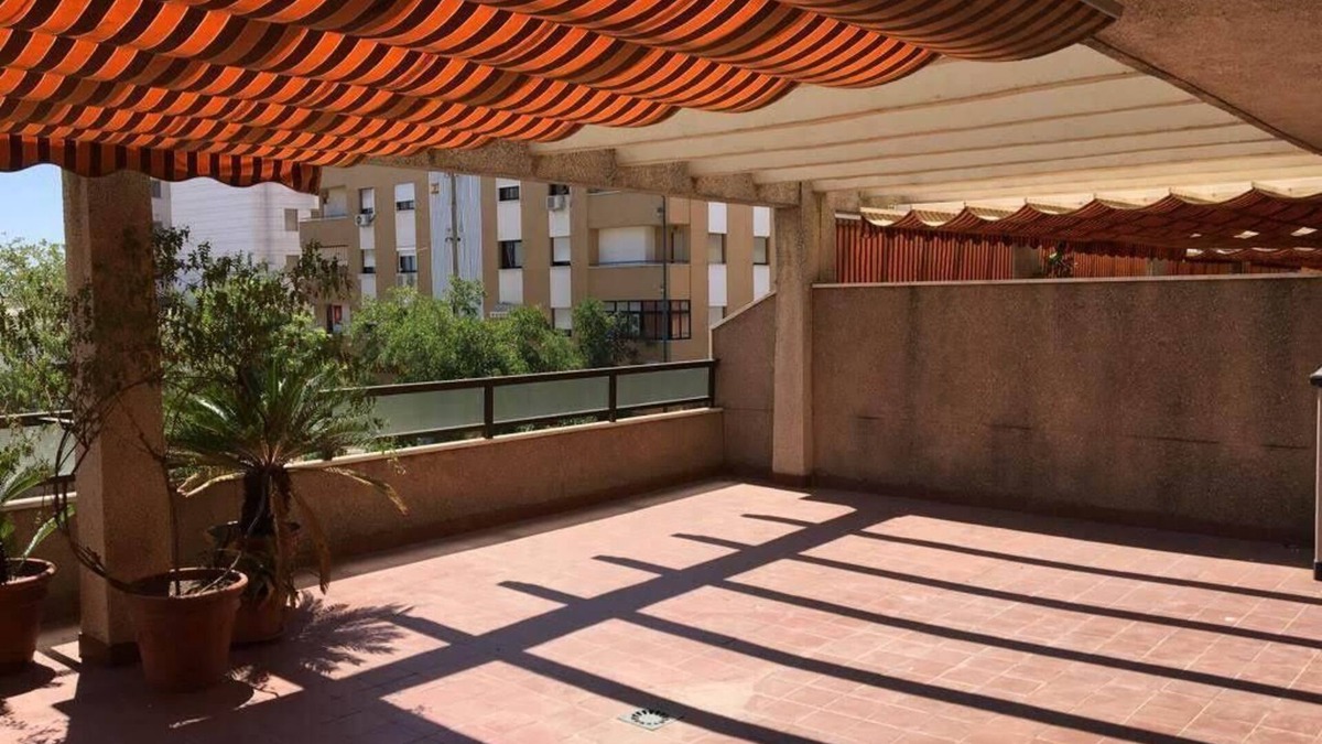 Explanada de la Estacion House | House of Ismael and Isa