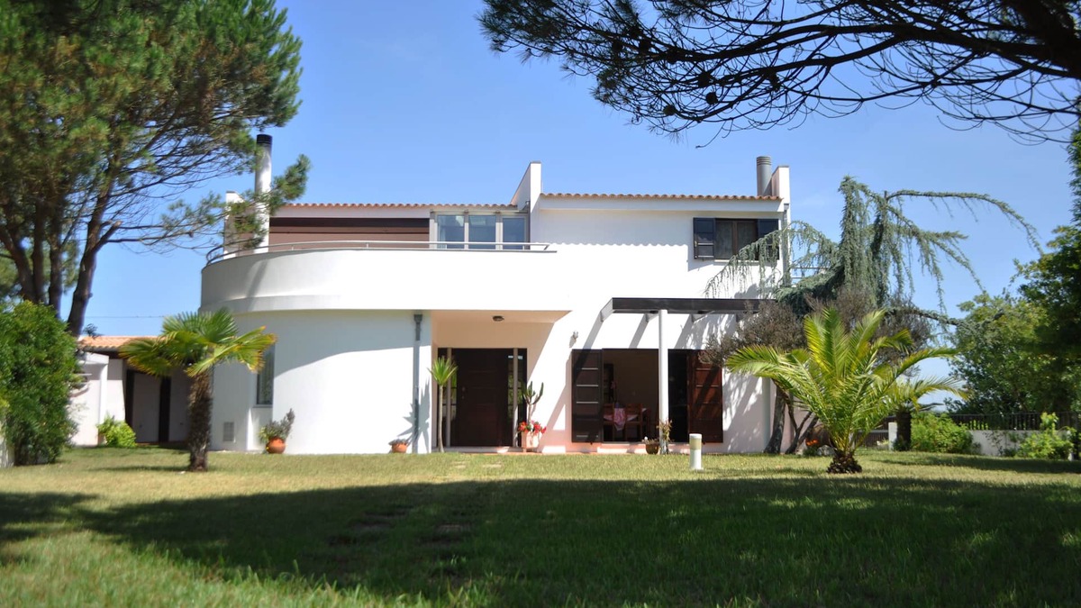 Esmoriz House | House of Joy Beach & Garden