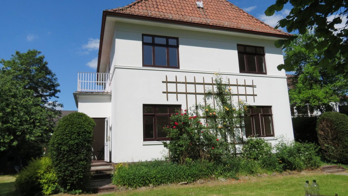 Burglesum House | House of Living Styles, (little journey through time 1930-2015)