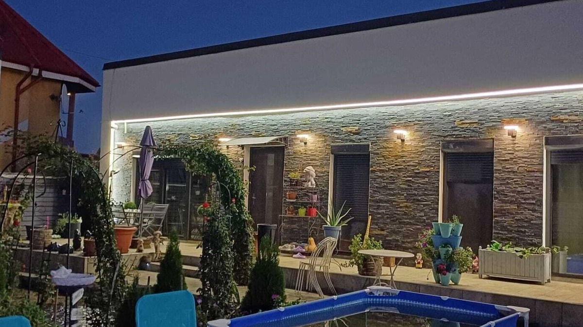 Vanatori Villa | House of Roses An Oasis of Charm in Galati
