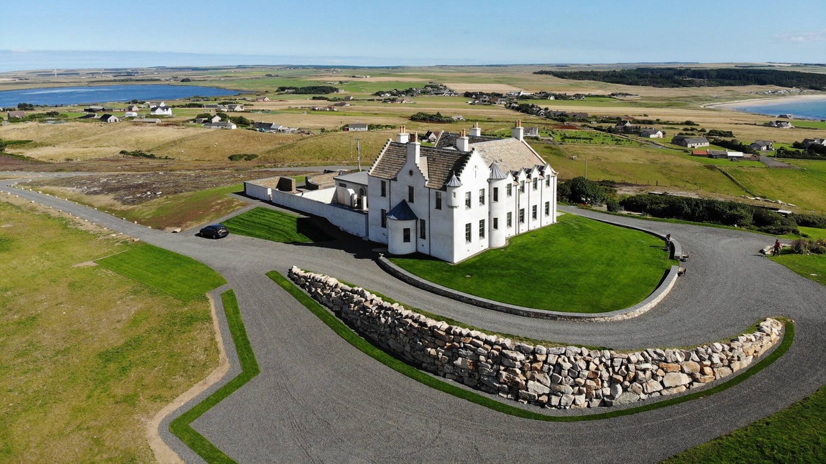 Hunspow Cottage | House of the Northern Gate - a castle that sleeps 23 guests in 9 bedrooms