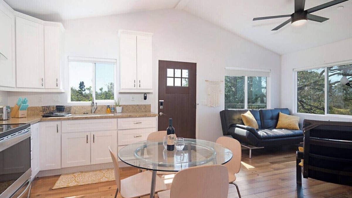 Mount Helix House | House on a Hill w/Gorgeous Views! Comfy King Bed, Full Kitchen, Wifi