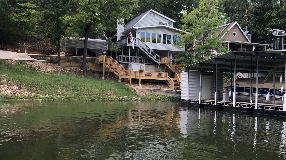 Linn Creek House | House on a quiet uncrowded cove